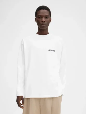 Camiseta de manga larga con la dirección de Courchevel Camiseta de manga larga con la dirección y el logotipo impresos, a la venta exclusivamente en línea y en nuestra tienda de Courchevel