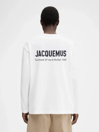 Camiseta de manga larga con la dirección de Courchevel Camiseta de manga larga con la dirección y el logotipo impresos, a la venta exclusivamente en línea y en nuestra tienda de Courchevel