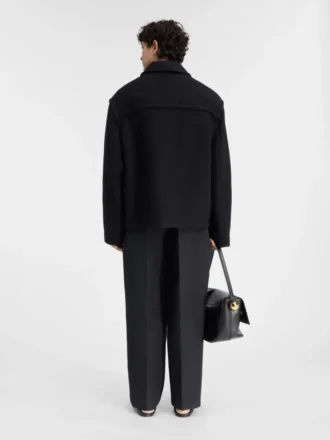 El abrigo corto Chaqueta minimalista de corte cuadrado El abrigo corto Chaqueta minimalista de corte cuadrado