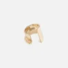 El anillo J Anillo «J» esculpido
