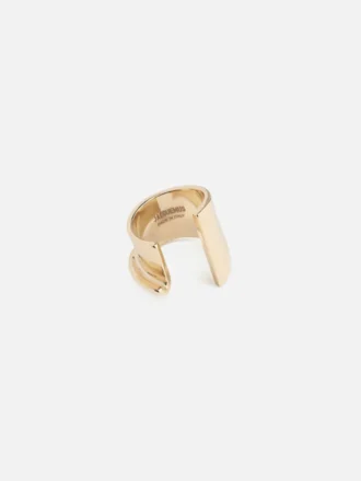 El anillo J Anillo «J» esculpido El anillo J Anillo «J» esculpido