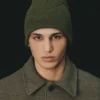 El gorro J Gorro de punto acanalado