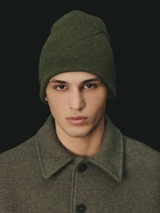 El gorro J Gorro de punto acanalado
