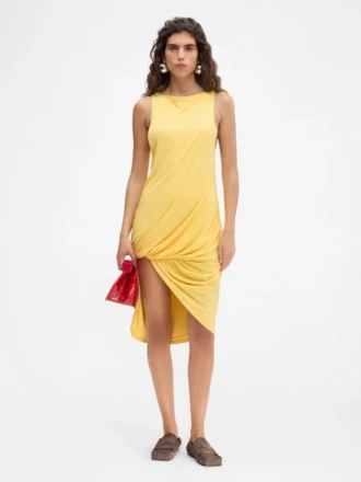 El minivestido Peplo Minivestido con cuello cuadrado