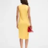 El minivestido Peplo Minivestido con cuello cuadrado