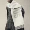 El pañuelo de Jacquemus Pañuelo con logotipo Fringe El pañuelo de Jacquemus Pañuelo con logotipo Fringe