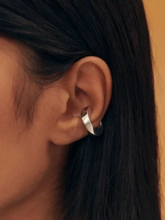El pendiente de oreja Tourni Mini pendiente de oreja retorcido El pendiente de oreja Tourni Mini pendiente de oreja retorcido