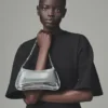 El pequeño bolso de hombro Bisou Chaine Small El pequeño bolso de hombro Bisou Chaine Small