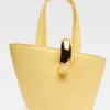 El pequeño bolso mini asimétrico Bambola El pequeño bolso mini asimétrico Bambola