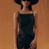 El vestido Spiaggia Vestido con cuello cuadrado y body integrado El vestido Spiaggia Vestido con cuello cuadrado y body integrado