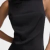 El vestido Spoglio Vestido asimétrico minimalista