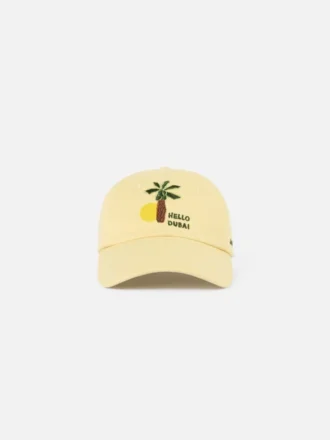 Gorra de béisbol Hello Dubai Gorra con logotipo, vendida exclusivamente en línea y en nuestros puntos de venta de los Emiratos Árabes Unidos.