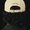 Gorra de béisbol Hello Dubai Gorra con logotipo, vendida exclusivamente en línea y en nuestros puntos de venta de los Emiratos Árabes Unidos. Gorra de béisbol Hello Dubai Gorra con logotipo, vendida exclusivamente en línea y en nuestros puntos de venta de los Emiratos Árabes Unidos.