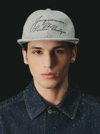 Gorra London Corgi Gorra con logotipo, disponible exclusivamente en línea y en nuestra boutique de Londres