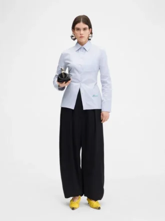 La camisa de traje Camisa de traje con espalda abierta