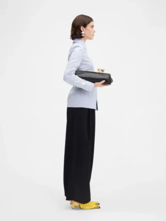 La camisa de traje Camisa de traje con espalda abierta