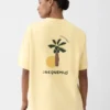 La camiseta Hello Dubai Camiseta con logotipo, vendida exclusivamente en línea y en nuestros puntos de venta de los Emiratos Árabes Unidos La camiseta Hello Dubai Camiseta con logotipo, vendida exclusivamente en línea y en nuestros puntos de venta de los Emiratos Árabes Unidos