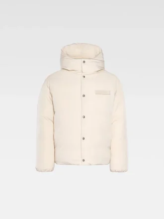 La chaqueta acolchada Chaqueta acolchada con capucha