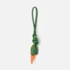 La zanahoria Colgante para bolso con forma de zanahoria anudada La zanahoria Colgante para bolso con forma de zanahoria anudada