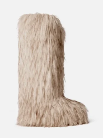 Las botas altas de pelo sintético Yeti Moon Boot de Jacquemus, en colaboración con Moon Boot
