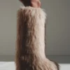 Las botas altas de pelo sintético Yeti Moon Boot de Jacquemus, en colaboración con Moon Boot Las botas altas de pelo sintético Yeti Moon Boot de Jacquemus, en colaboración con Moon Boot