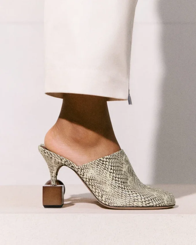 Las sandalias Bisou Sandalias con tacón geométrico Las sandalias Bisou Sandalias con tacón geométrico