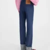 Los pantalones rectos de denim de Nîmes. Vaqueros rectos. Los pantalones rectos de denim de Nîmes. Vaqueros rectos.