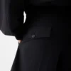 Los shorts Ovalu Bermudas entalladas