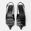 Los zapatos destalonados bajos Duelo Tacones bajos redondos y cuadrados Los zapatos destalonados bajos Duelo Tacones bajos redondos y cuadrados