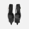 Los zapatos destalonados bajos Duelo Tacones bajos redondos y cuadrados Los zapatos destalonados bajos Duelo Tacones bajos redondos y cuadrados