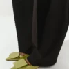 Los zapatos destalonados bajos Duelo Tacones bajos redondos y cuadrados Los zapatos destalonados bajos Duelo Tacones bajos redondos y cuadrados