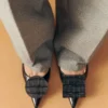 Los zapatos destalonados bajos Duelo Tacones bajos redondos y cuadrados Los zapatos destalonados bajos Duelo Tacones bajos redondos y cuadrados
