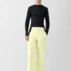 Pantalones entallados de Gore-Tex Jacquemus + Nike Pantalones entallados de Gore-Tex – Colaboración entre Jacquemus y Nike Pantalones entallados de Gore-Tex Jacquemus + Nike Pantalones entallados de Gore-Tex – Colaboración entre Jacquemus y Nike