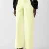 Pantalones entallados de Gore-Tex Jacquemus + Nike Pantalones entallados de Gore-Tex – Colaboración entre Jacquemus y Nike Pantalones entallados de Gore-Tex Jacquemus + Nike Pantalones entallados de Gore-Tex – Colaboración entre Jacquemus y Nike