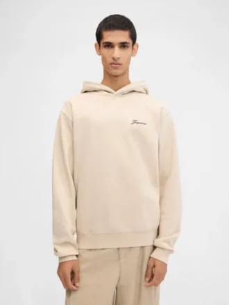 Sudadera con capucha London Sudadera con capucha y logotipo, disponible exclusivamente en línea y en nuestra tienda de Londres. Sudadera con capucha London Sudadera con capucha y logotipo, disponible exclusivamente en línea y en nuestra tienda de Londres.