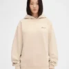 Sudadera con capucha London Sudadera con capucha y logotipo, disponible exclusivamente en línea y en nuestra tienda de Londres.