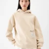 Sudadera con capucha Montaigne Sudadera con capucha y logotipo, vendida exclusivamente en línea y en nuestra tienda de París. Sudadera con capucha Montaigne Sudadera con capucha y logotipo, vendida exclusivamente en línea y en nuestra tienda de París.
