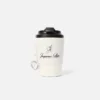 Taza Montaigne Taza de viaje – vendida exclusivamente en línea y en nuestra tienda de París Taza Montaigne Taza de viaje – vendida exclusivamente en línea y en nuestra tienda de París