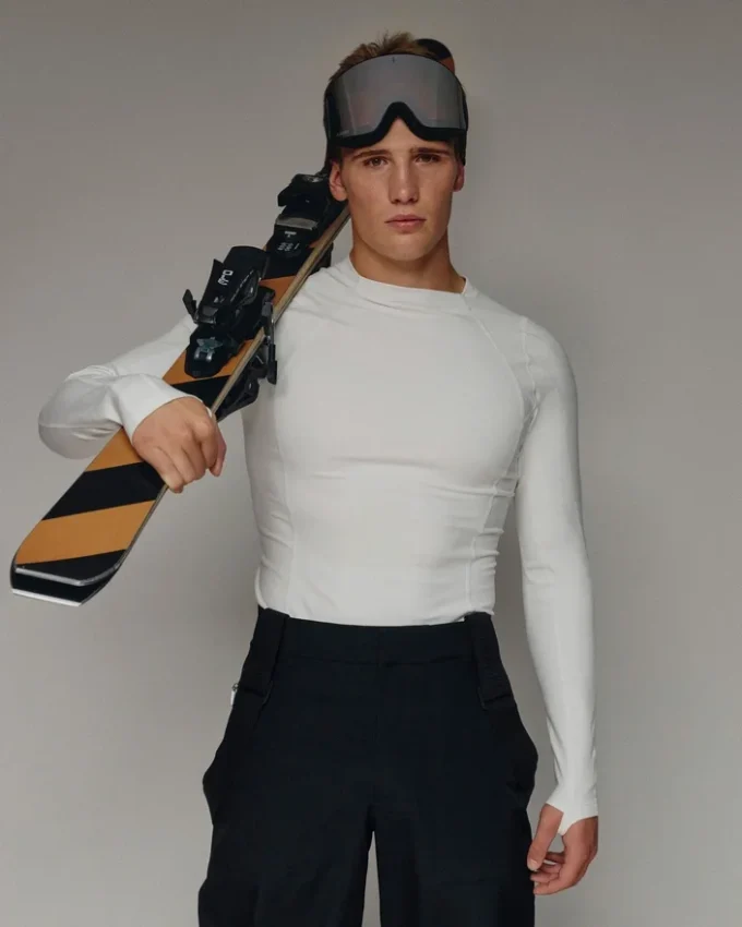 Top con cuello alto Jacquemus + Nike Top de manga larga – Colaboración Jacquemus + Nike Top con cuello alto Jacquemus + Nike Top de manga larga – Colaboración Jacquemus + Nike